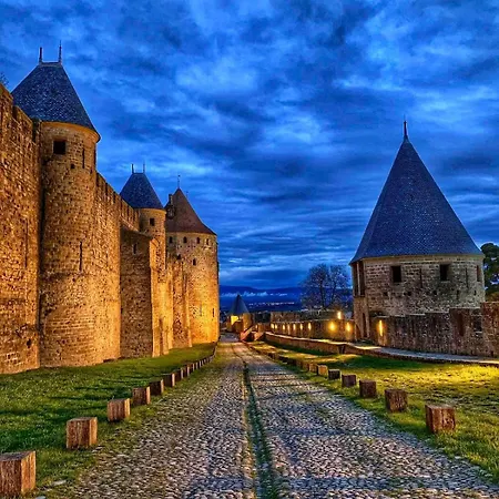 Face A La Cite Carcassonne
